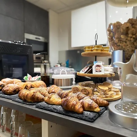 B&bike Bed & Breakfast Castelmarte